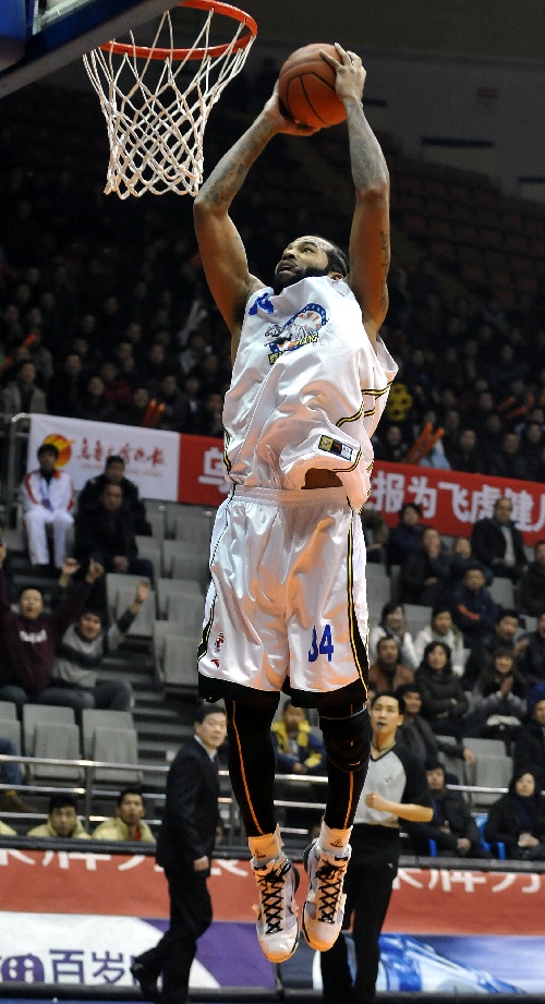 尼斯发布备战花絮,赛后回应争议,CBA常规赛任务艰巨,控场能力受关注 尼斯发布备战花絮,赛后回应争议,CBA常规赛任务艰巨,控场能力受关注