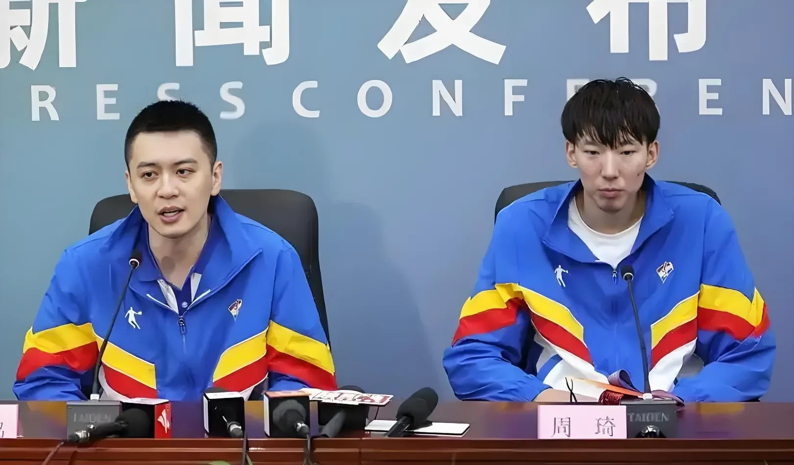 包含赛地聚焦——国王杯窗口期热度飙升;广厦男篮官宣签约;管理层满意;球探报告显示潜力的词条 包含赛地聚焦——国王杯窗口期热度飙升;广厦男篮官宣签约;管理层满意;球探报告显示潜力的词条