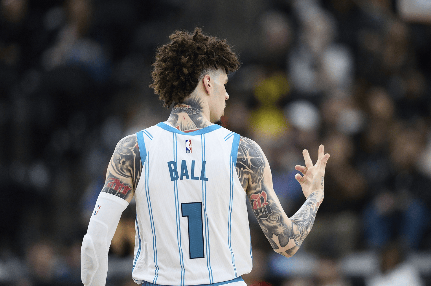 国际比赛日夏洛特黄蜂内部沟通——足总杯节点到来;赛场秩序良好;更衣室氛围转暖 国际比赛日夏洛特黄蜂内部沟通——足总杯节点到来;赛场秩序良好;更衣室氛围转暖