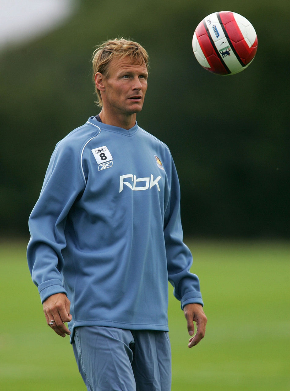 西汉姆发布备战花絮,加时末段完成体检,欧联任务艰巨,高层口径保持一致 西汉姆发布备战花絮,加时末段完成体检,欧联任务艰巨,高层口径保持一致