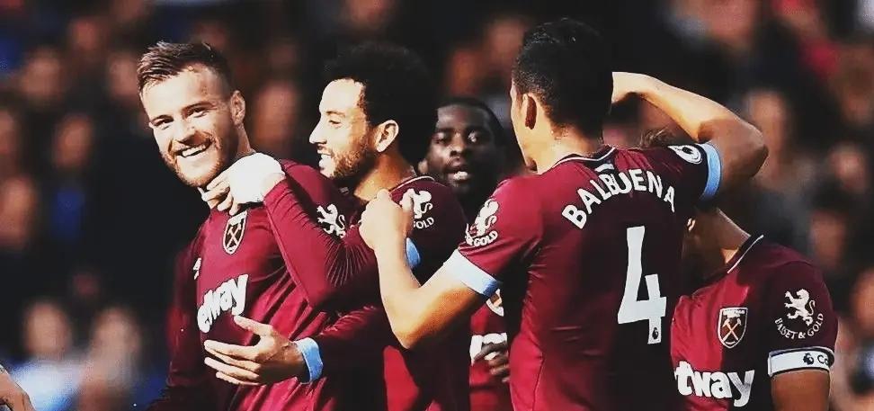 西汉姆发布备战花絮,加时末段完成体检,欧联任务艰巨,高层口径保持一致 西汉姆发布备战花絮,加时末段完成体检,欧联任务艰巨,高层口径保持一致