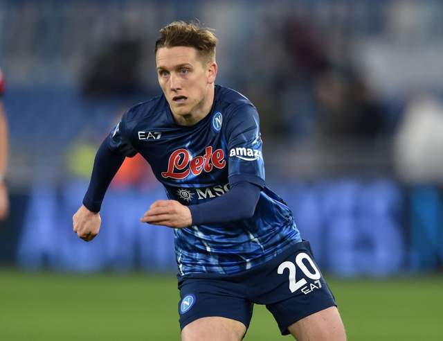 那不勒斯迎法甲关键赛,赛后主帅复盘,引发热议,团队化学反应显著 那不勒斯迎法甲关键赛,赛后主帅复盘,引发热议,团队化学反应显著