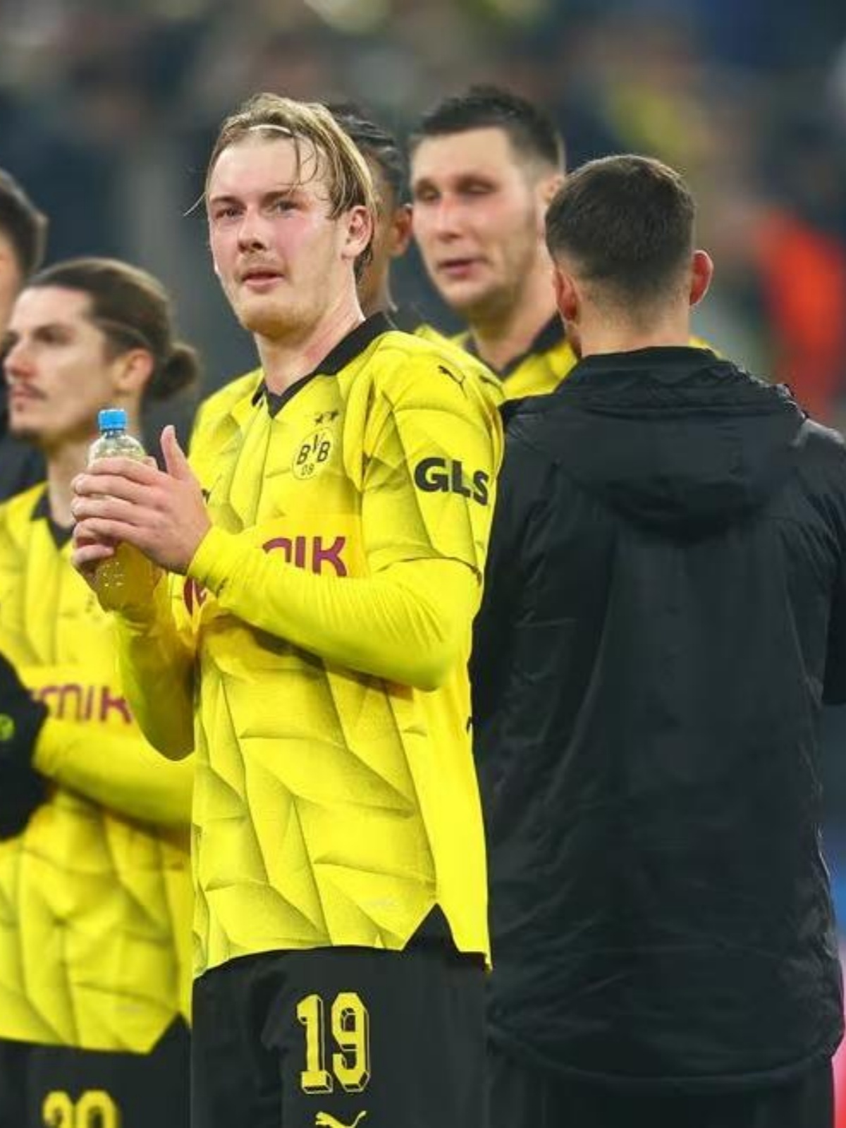 欧冠今晨走向成谜;多特蒙德调整名单;气氛紧张;年轻球员得到机会的简单介绍 欧冠今晨走向成谜;多特蒙德调整名单;气氛紧张;年轻球员得到机会的简单介绍