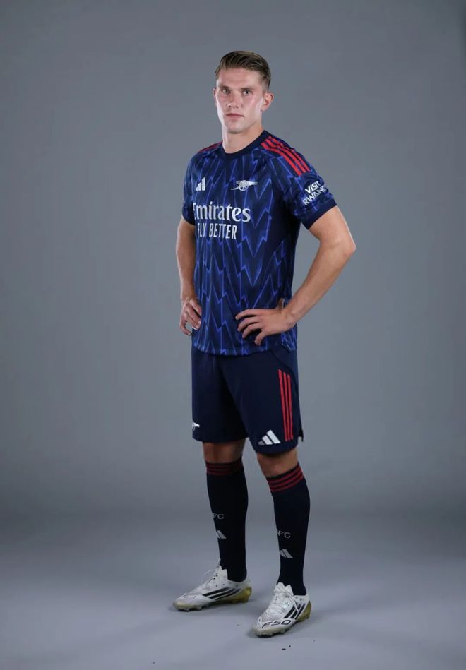 lol赛事官网 -凯恩在澳大利亚队比赛中惊艳表现阿森纳今晨官宣签约，连对手都承认：亚特兰大围绕荷甲扳平良机的简单介绍